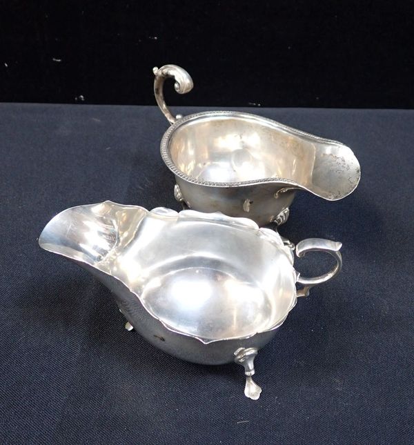 A SILVER SAUCE BOAT, 1905 WITH SCROLL HANDLE AND HOOF FEET