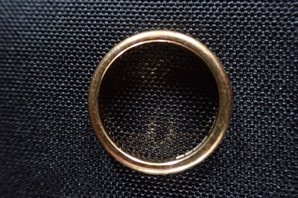 A HEAVY-GAUGE 18CT GOLD WEDDING BAND