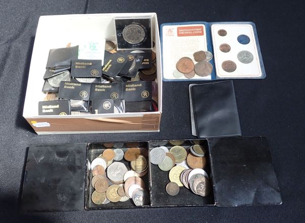 A SMALL QUANTITY OF MIXED COINS