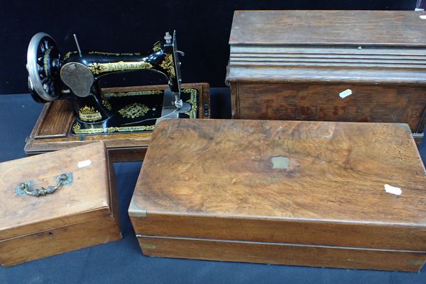 A VINTAGE SINGER SEWING MACHINE, OAK CASED