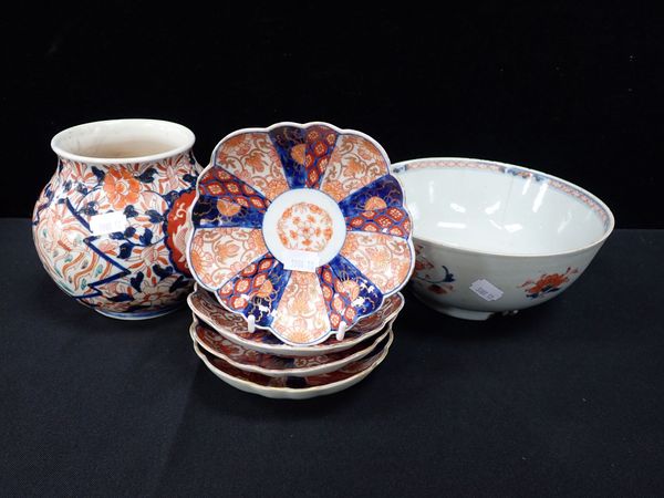 A SET OF IMARI DISHES