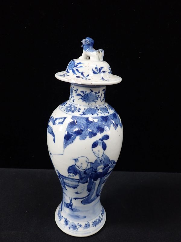 A CHINESE BLUE AND WHITE LIDDED VASE