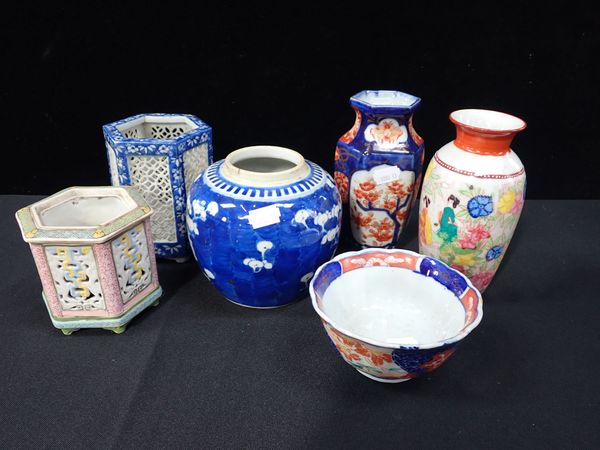 A CHINESE BLUE AND WHITE GINGER JAR