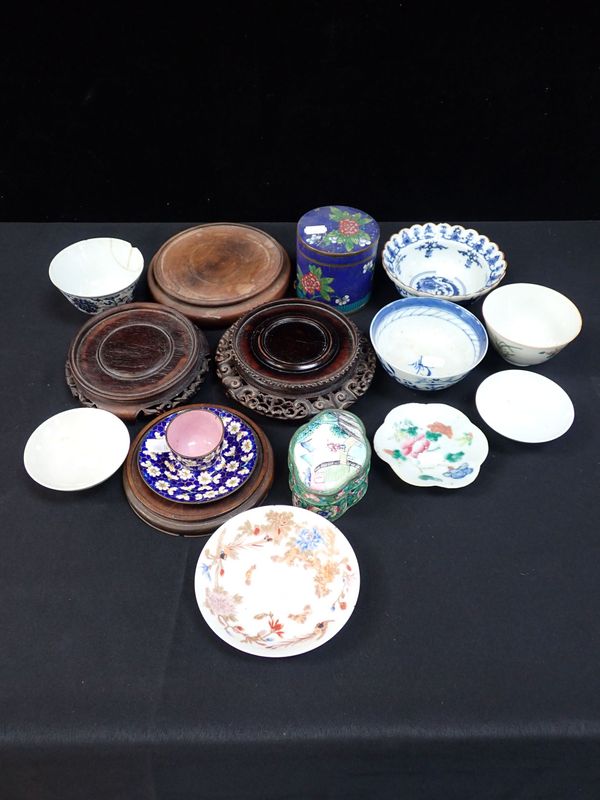 A COLLECTION OF ASIAN BOWLS AND SAUCERS