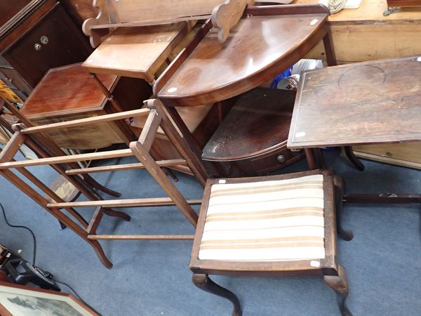 A REGENCY MAHOGANY CORNER WASH STAND