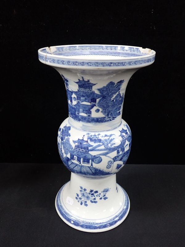 CHINESE BLUE AND WHITE VASE