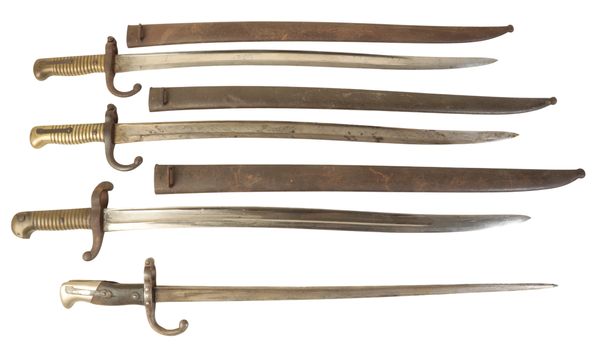 A COLLECTION OF 4 FRENCH BAYONETS