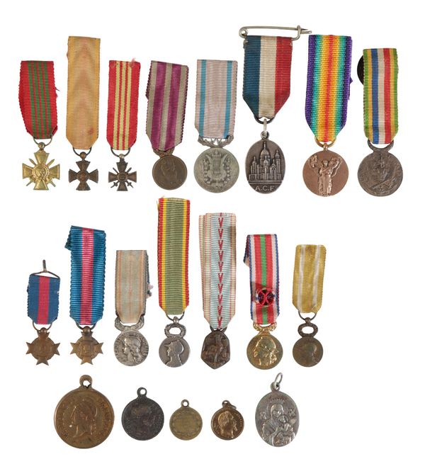 FRANCE. A COLLECTION OF MINIATURE MILITARY AND CIVIL AWARDS