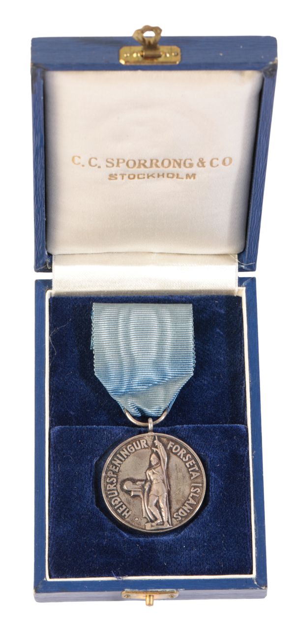 ICELAND. PRESIDENT OF ICELAND'S MEDAL OF HONOUR IN CASE OF ISSUE