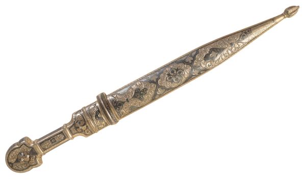 A CAUCASIAN WHITE METAL DAGGER