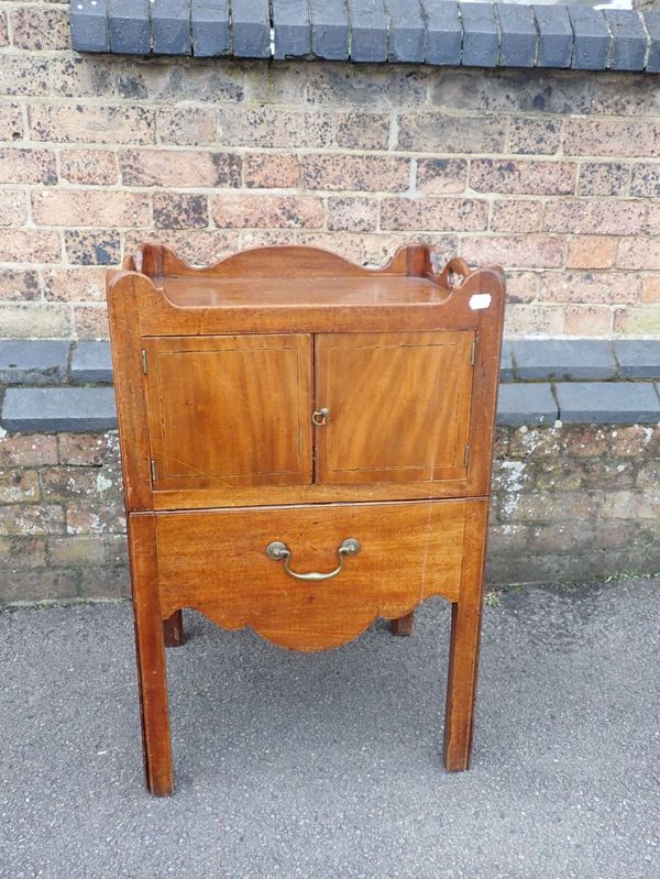 A GEORGE III MAHOGANY NIGHT COMMODE