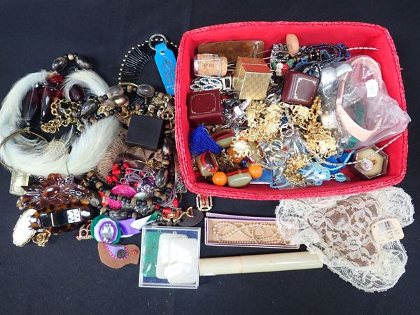 A QUANTITY OF COSTUME JEWELLERY