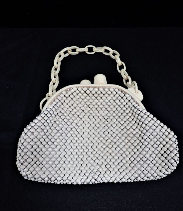 AN AMERICAN WHITING & DAVIS CO 'ALUMESH' PURSE/HANDBAG