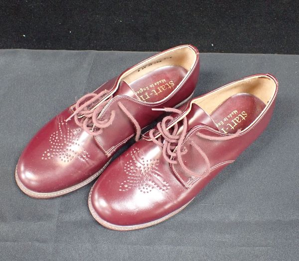 A PAIR OF VINTAGE 'START-RITE' BROGUES