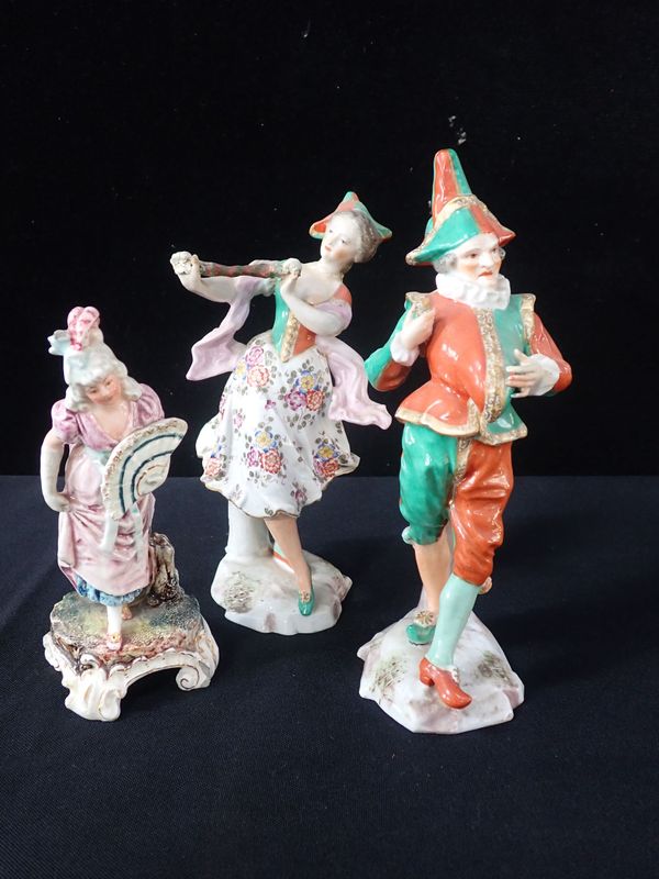 A 19TH CENTURY SITZENDORF PORCELAIN FIGURE OF PULCINELLA