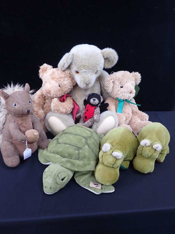 A COLLECTION OF SOFT TOYS
