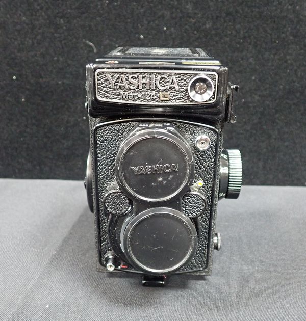 A YASHICA MAT - 124G CAMERA