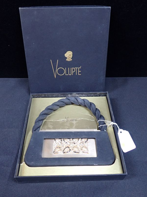 A VINTAGE VOLUPTE EVENING COMPACT, FORMED AS A HANDBAG