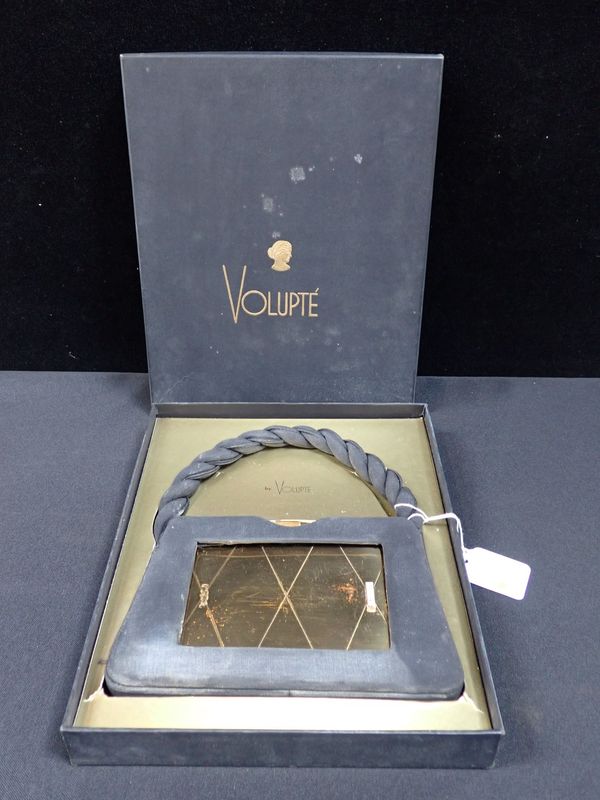 A VINTAGE VOLUPTE EVENING COMPACT, FORMED AS A HANDBAG