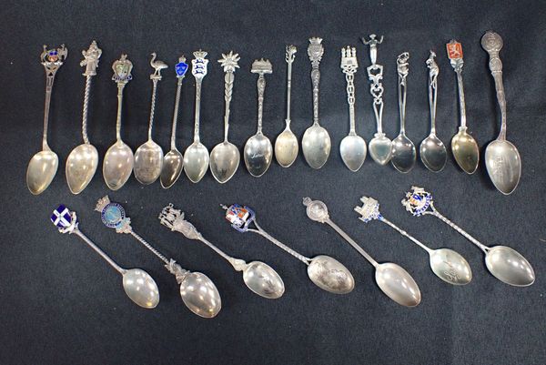 A COLLECTION OF HALLMARKED SILVER SOUVENIR SPOONS