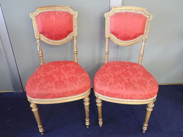 A PAIR OF GILTWOOD SALON CHAIRS