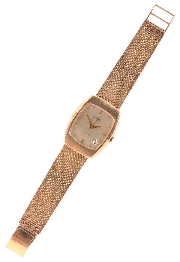 RECORD DE LUXE: A 9CT GOLD GENTLEMAN'S BRACELET WATCH