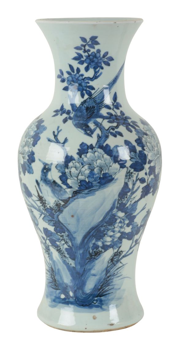 A CHINESE PORCELAIN BLUE AND WHITE BALUSTER VASE