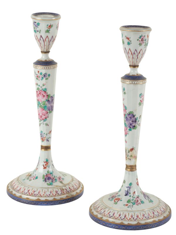 A PAIR OF 19TH CENTURY SAMSON PORCELAIN CANDLESTICKS