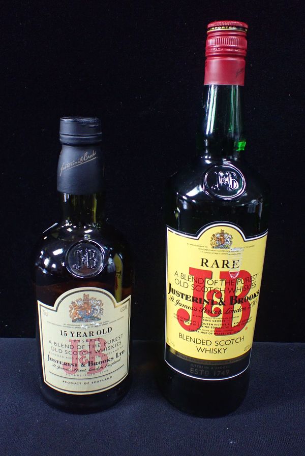 A BOTTLE OF J & B RARE BLENDED SCOTCH WHISKY