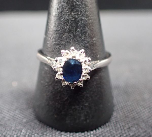 A SAPPHIRE AND DIAMOND CLUSTER RING