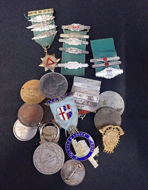 A COLLECTION OF COMMEMORATIVE BADGES, MEDALS