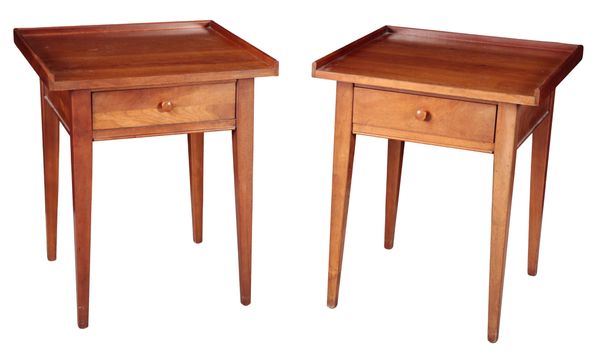 A PAIR OF AMERICAN CHERRY WOOD BEDSIDE TABLES BY LANE