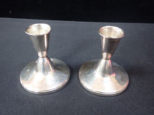 A PAIR OF SHORT SILVER CANDLESTICKS