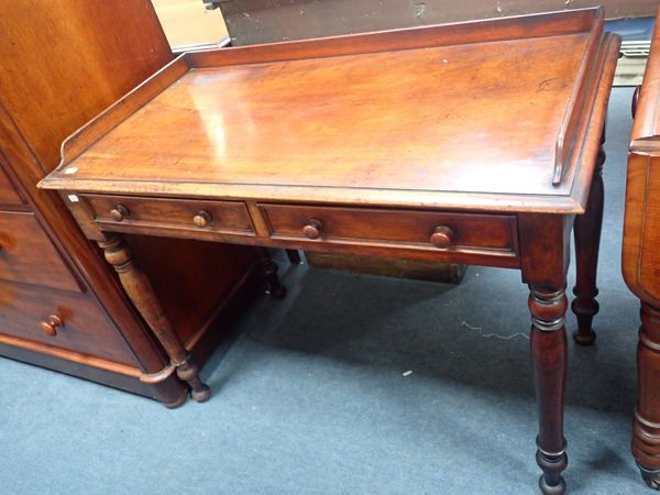 A VICTORIAN MAHOGANY WASHSTAND