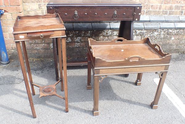 A MAHOGANY TRAY-TOP COFFEE TABLE