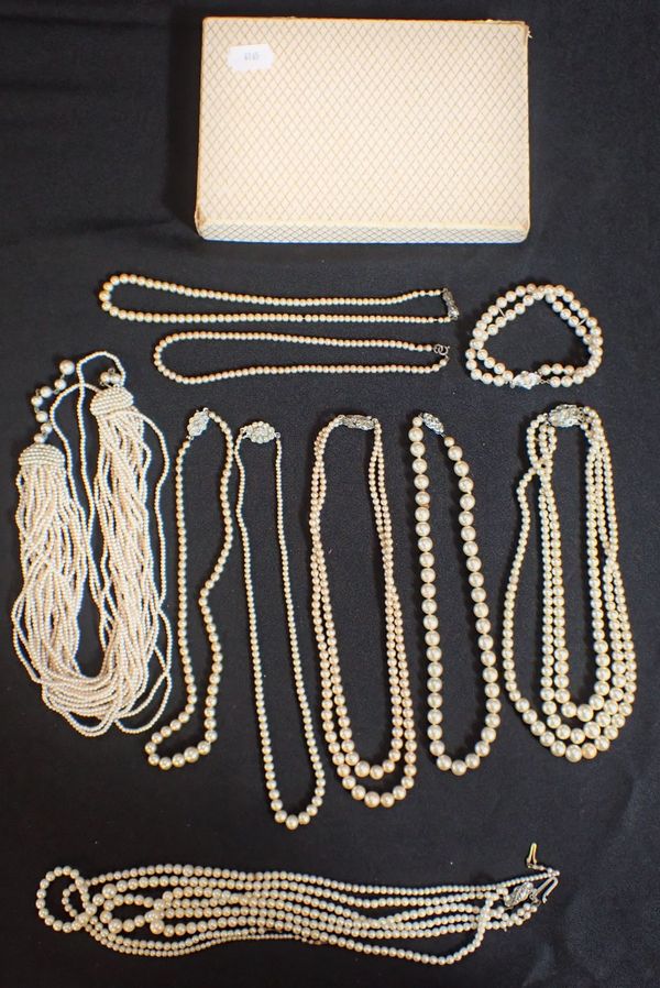 A THREE-ROW GRADUATED PEARL NECKLACE