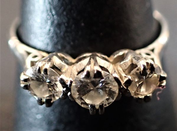 A PLATINUM (PLA) SHANK THREE-STONE RING