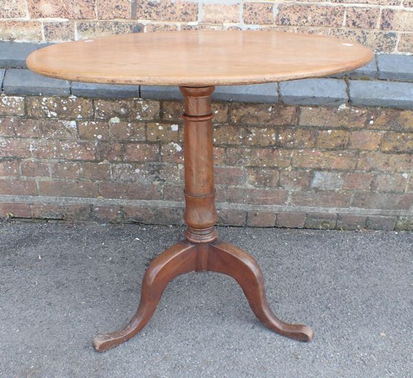 A 19TH CENTURY MAHOGANY TRIPOD TABLE