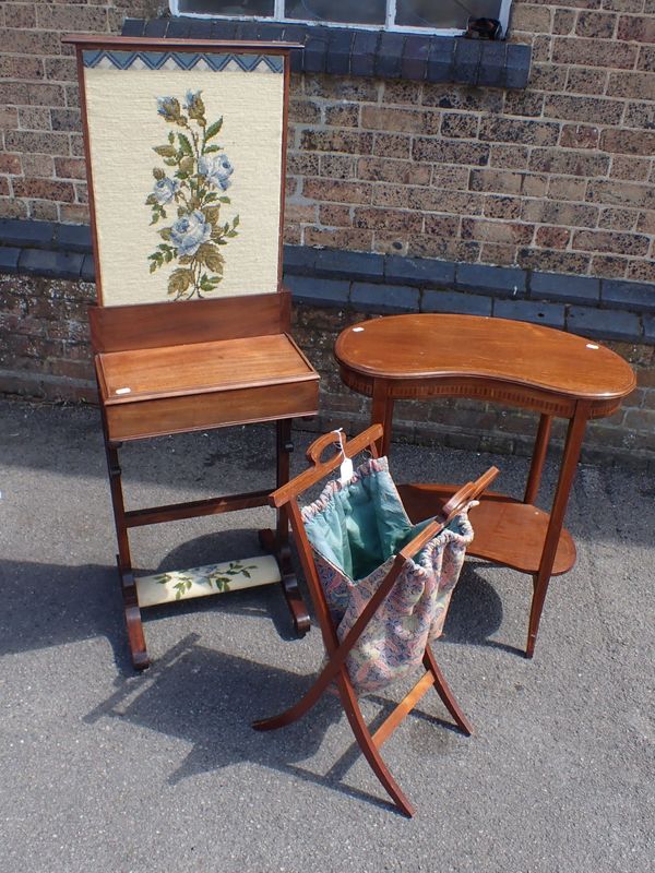 AN EDWARDIAN MAHOGANY KIDNEY-SHAPED OCCASIONAL TABLE