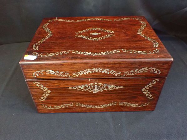 AN EARLY VICTORIAN ROSEWOOD WORKBOX/DRESSING BOX