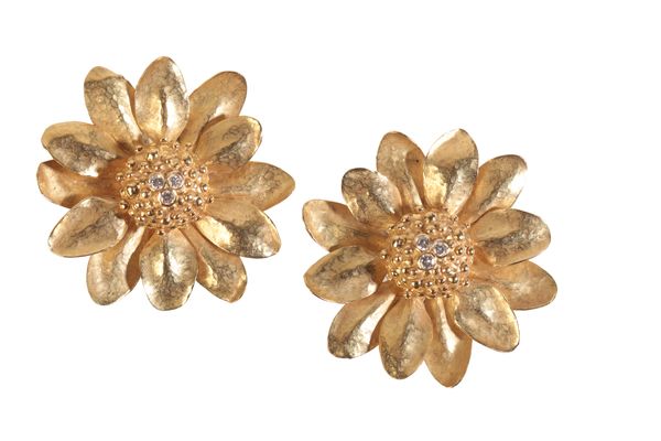 A PAIR OF 18CT GOLD AND DIAMOND SET SUNFLOWER EARRINGS