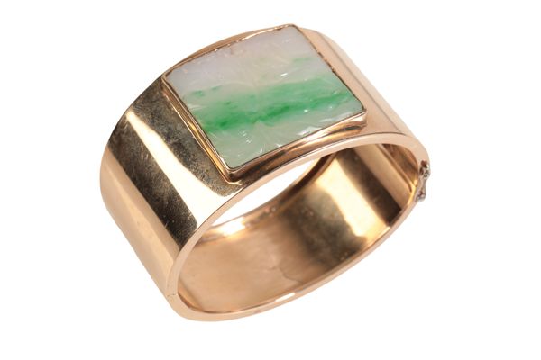 A 14K GOLD AND JADE SET CUFF BANGLE