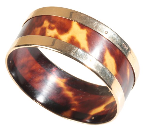 A 9CT GOLD MOUNTED TORTOISESHELL BANGLE