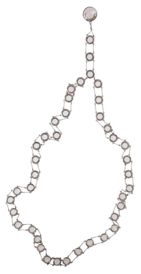 A LONG PASTE SET NECKLACE