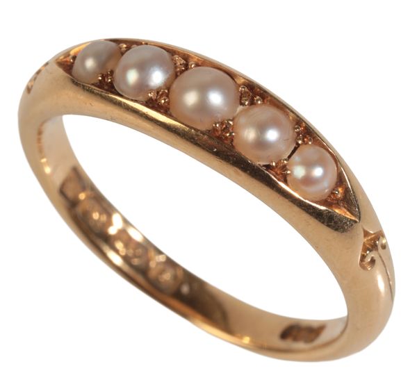 AN 18CT GOLD PEARL RING