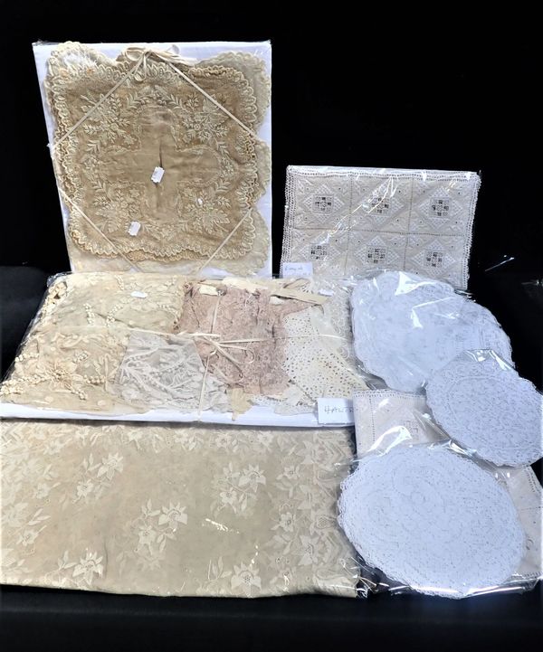 A QUANTITY OF VARIOUS OLD LACE