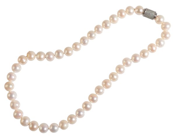 A SINGLE STRAND CULTURED PEARL NECKLACE