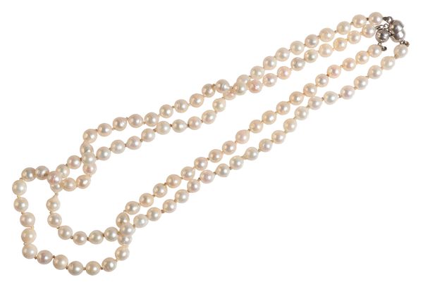 A SINGLE STRAND CULTURED PEARL NECKLACE