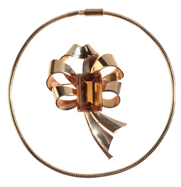 A  RETRO 14K GOLD AND CITRINE BOW BROOCH