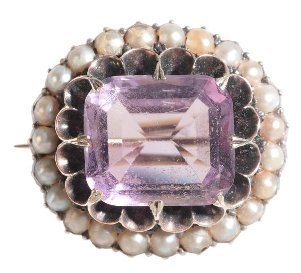 AN AMETHYST & SEED PEARL BROOCH